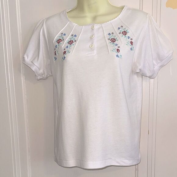 Vintage Tops - Vintage 80s/90s Northern Isles White Embroidered Floral Short Sleeve Knit Top